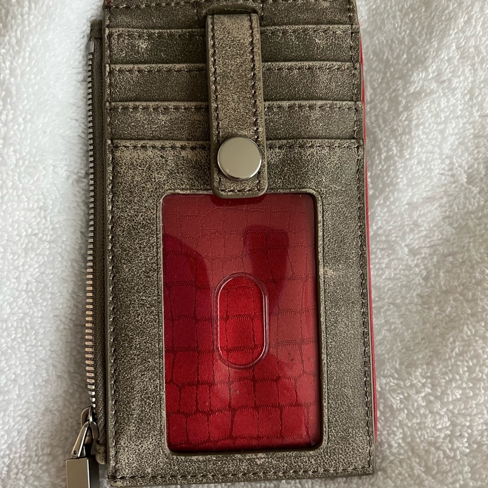 Hammett Zippered Leather Crossbody Clutch and wallet
VIP MED - Picture 4 of 7